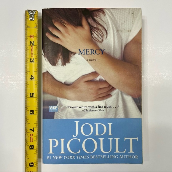 Mercy Jodi Picoult Paperback - Picture 4 of 4